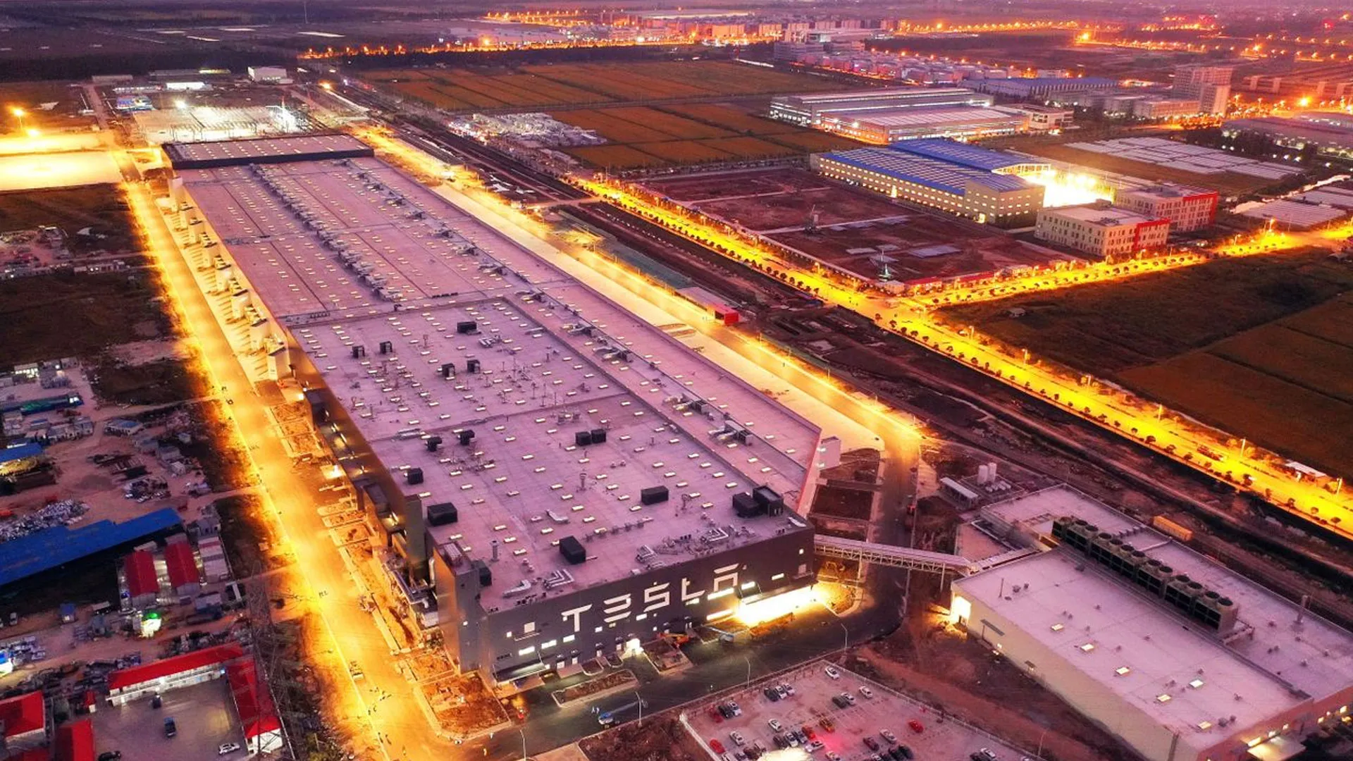 Tesla готовит недорогую Model Q: китайским маркам стоит нервничать?