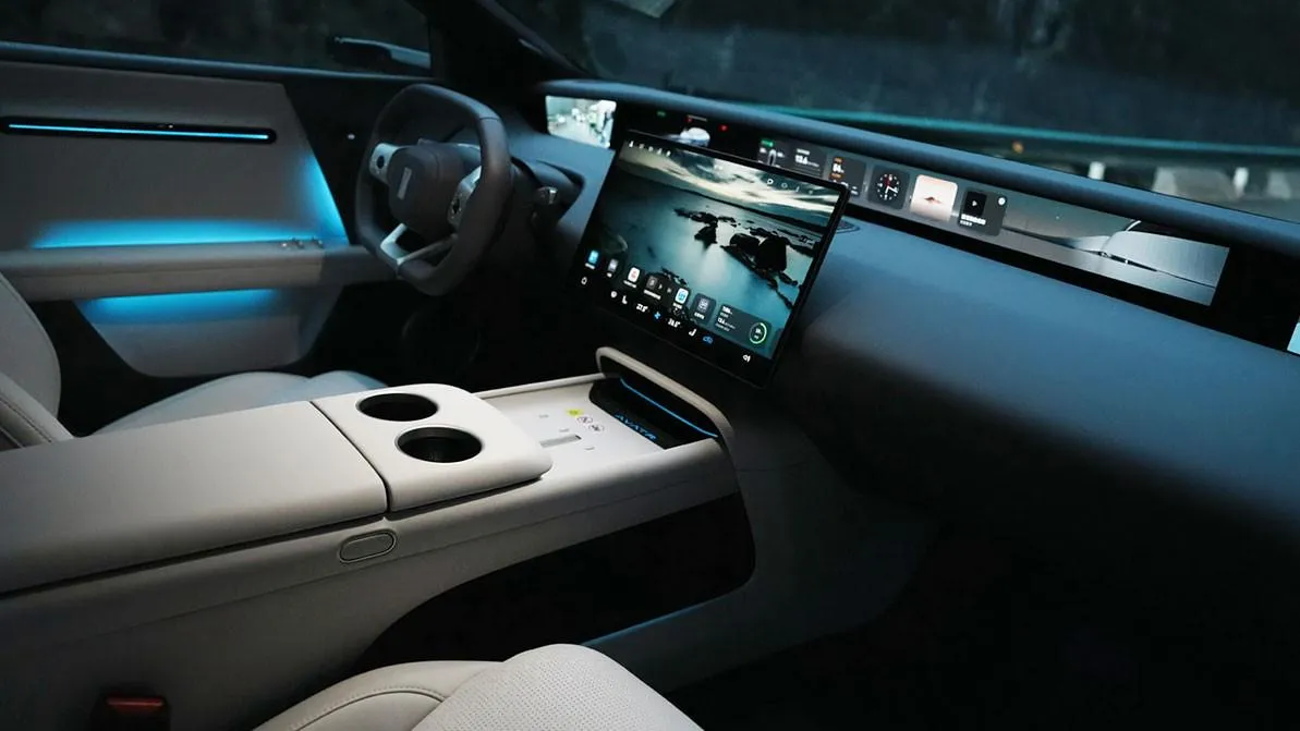 У седана Avatr 06 будет пять экранов, включая 35-дюймовый