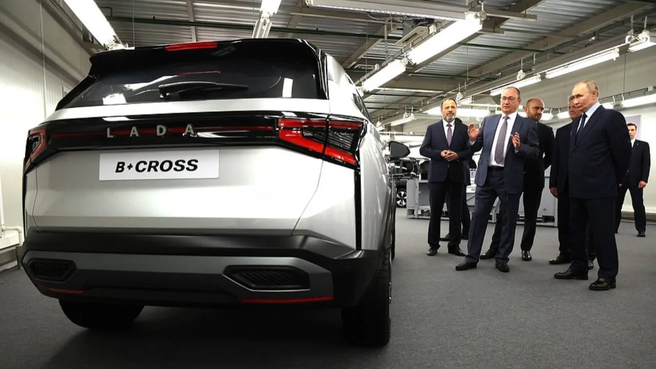 Из Lada Vesta сделали кроссовер: первые фото и видео