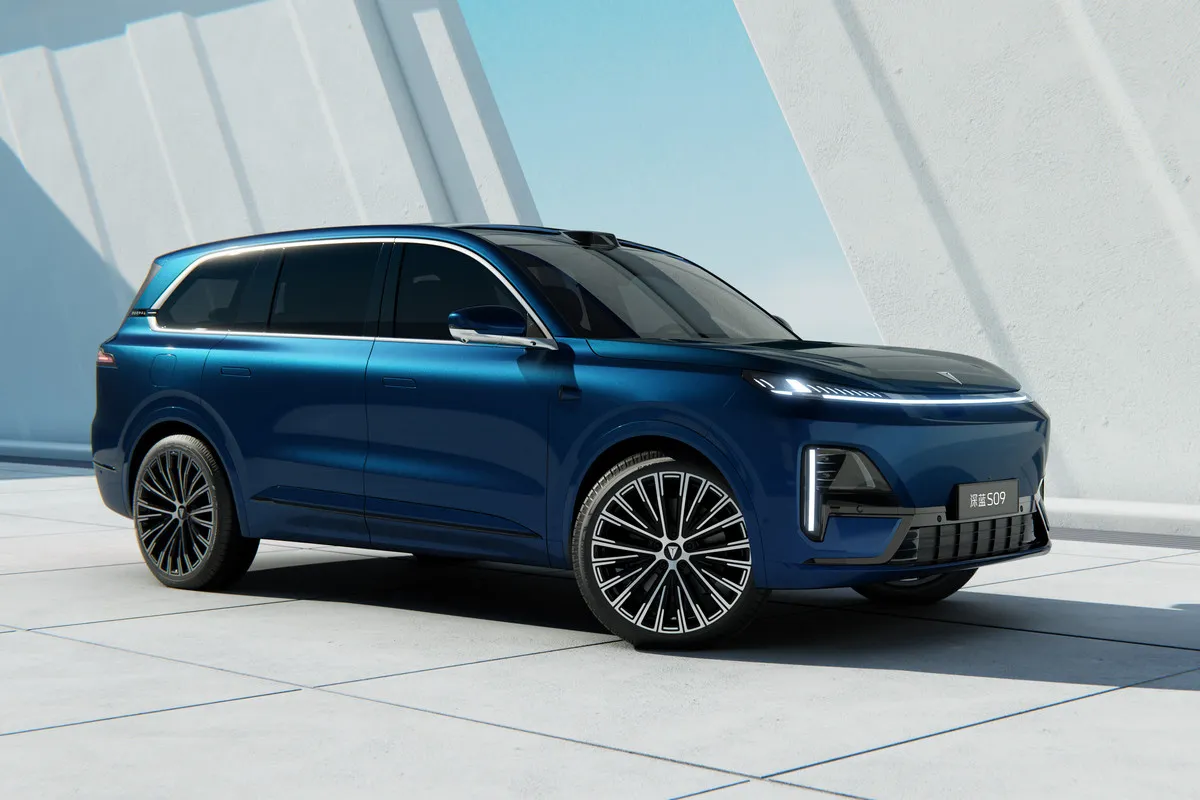 Рассекречен салон кроссовера Deepal S09 (и он удивляет)