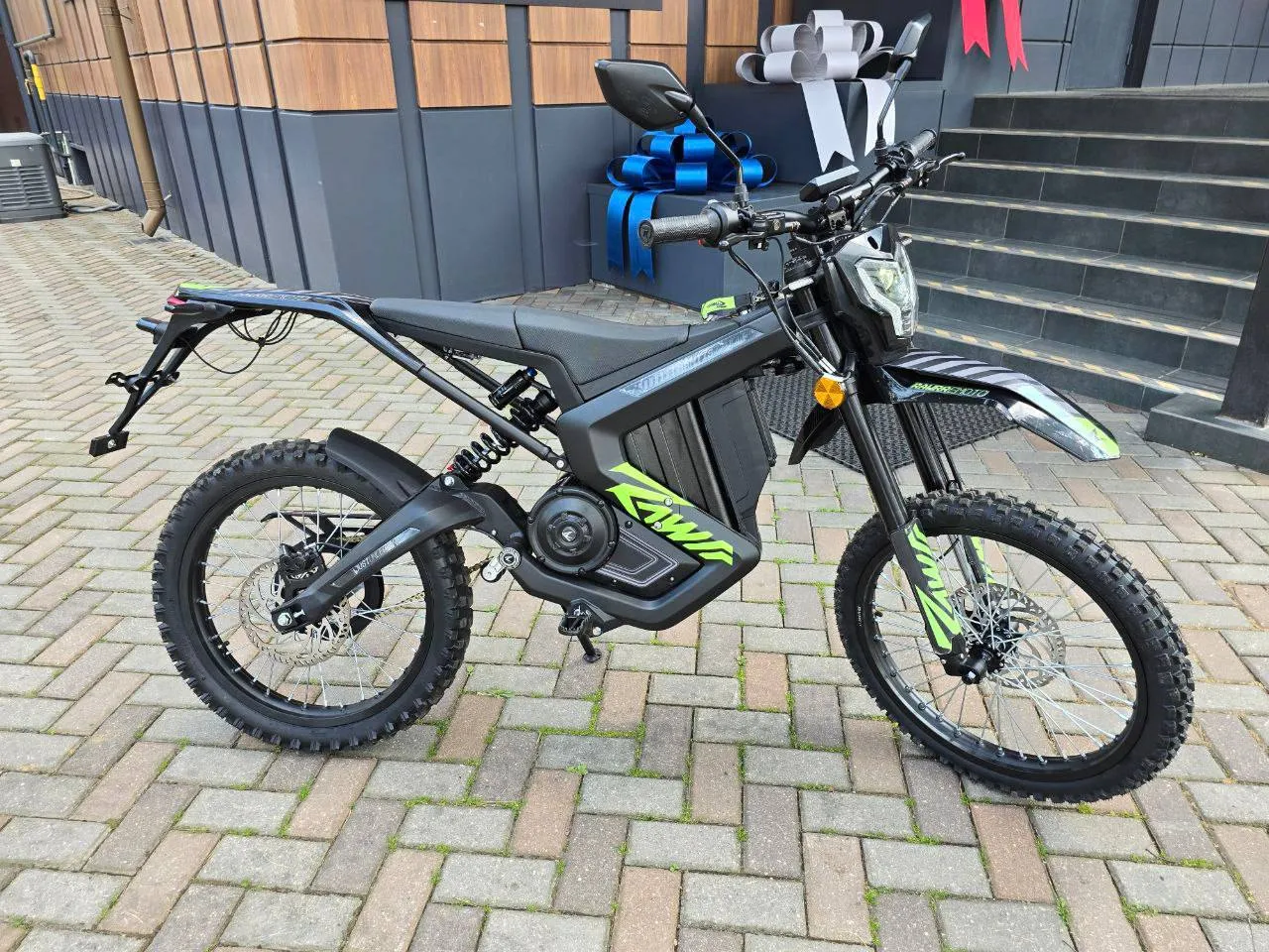 В E.N. CARS — распродажа электромотоциклов RAWRR 72v MANTIS