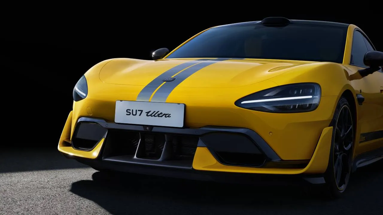 Воришек заинтересовали «золотые» эмблемы от седанов Xiaomi SU7 Ultra