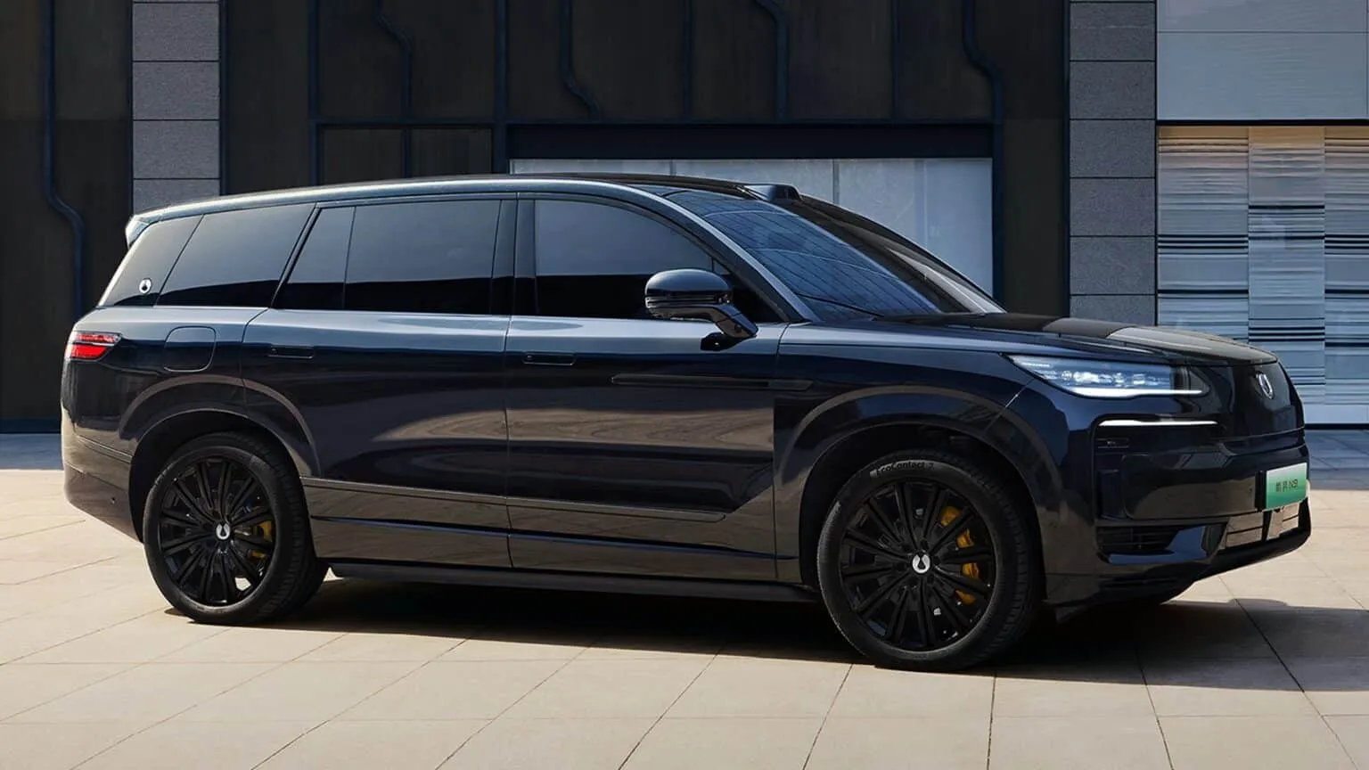 Кроссовер Denza N9 только вышел, а у него появилась спецверсия Black Warrior Edition