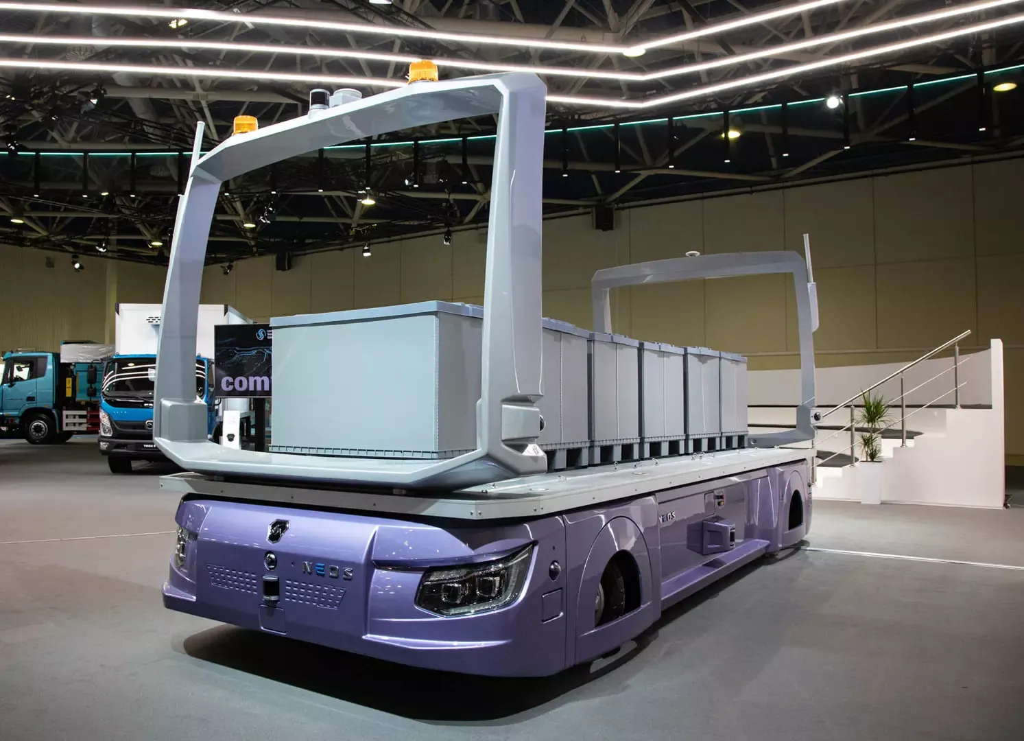 На территории автозавода НАЗ начали работать беспилотные грузовики