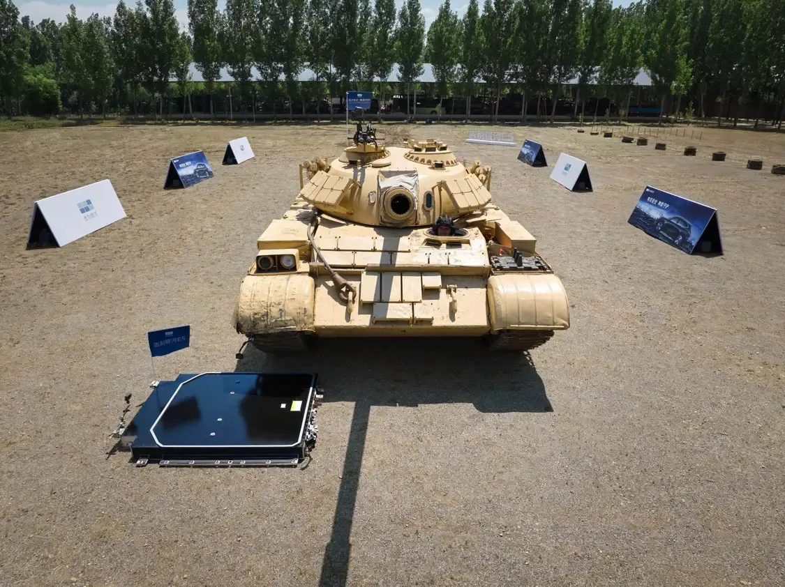 По батарее кроссовера Geely Galaxy E5 проехал 36-тонный танк