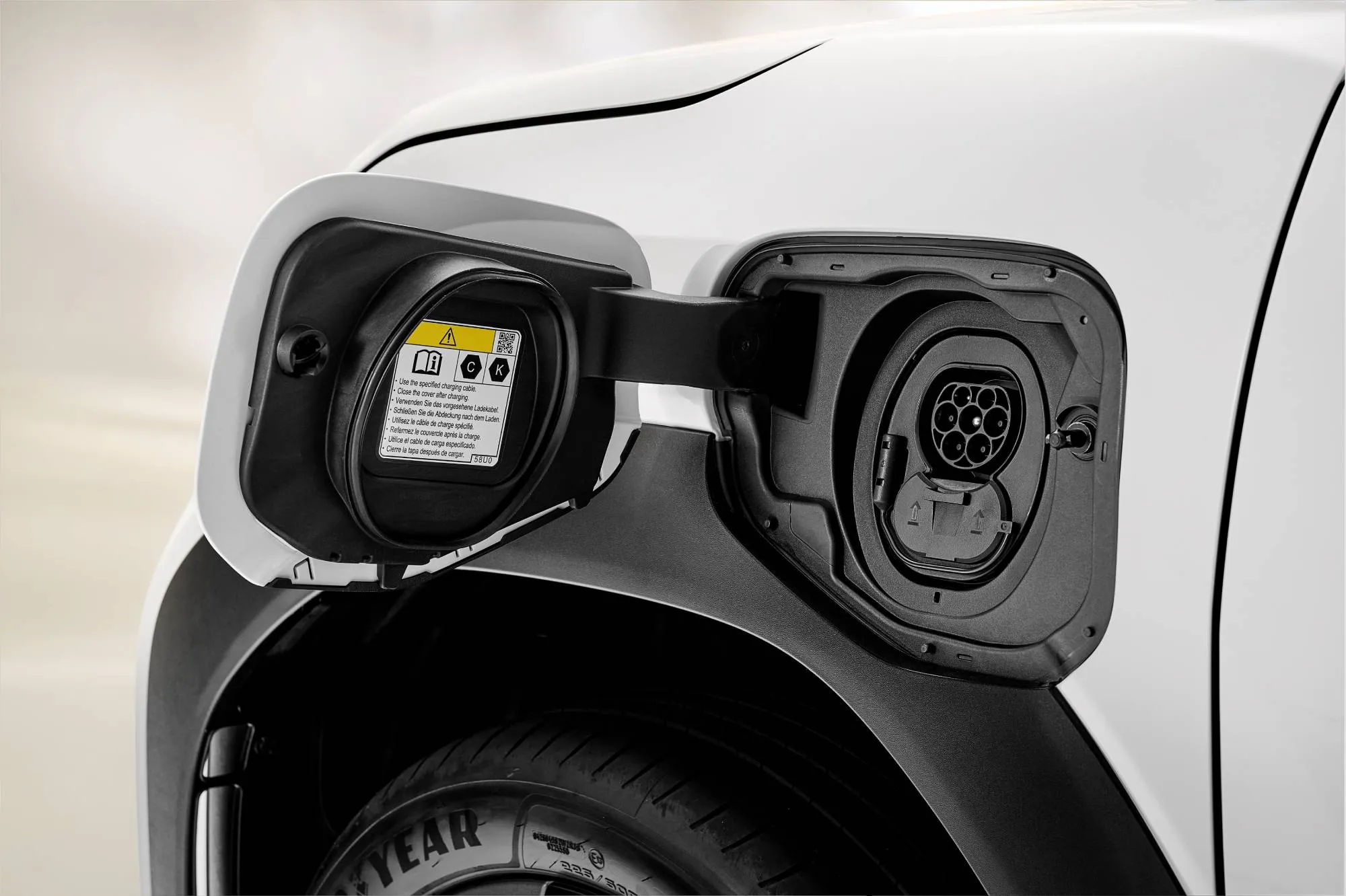 Глава Toyota оказался неправ, заявив, что «один электрокар загрязняет окружающую среду как три гибрида»