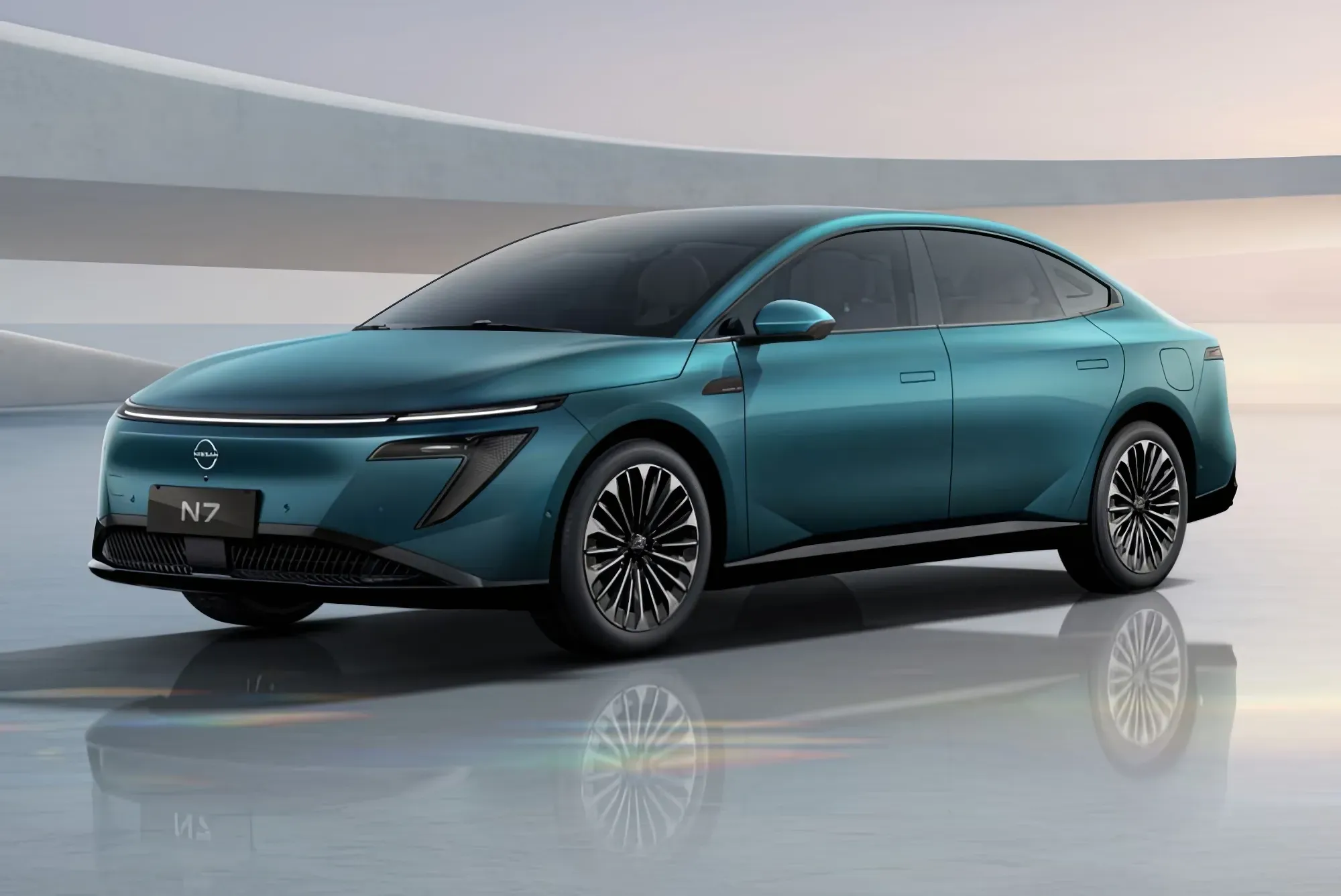 В КНР Nissan N7 стал главным электрокаром среди иностранцев, имея «китайский след»