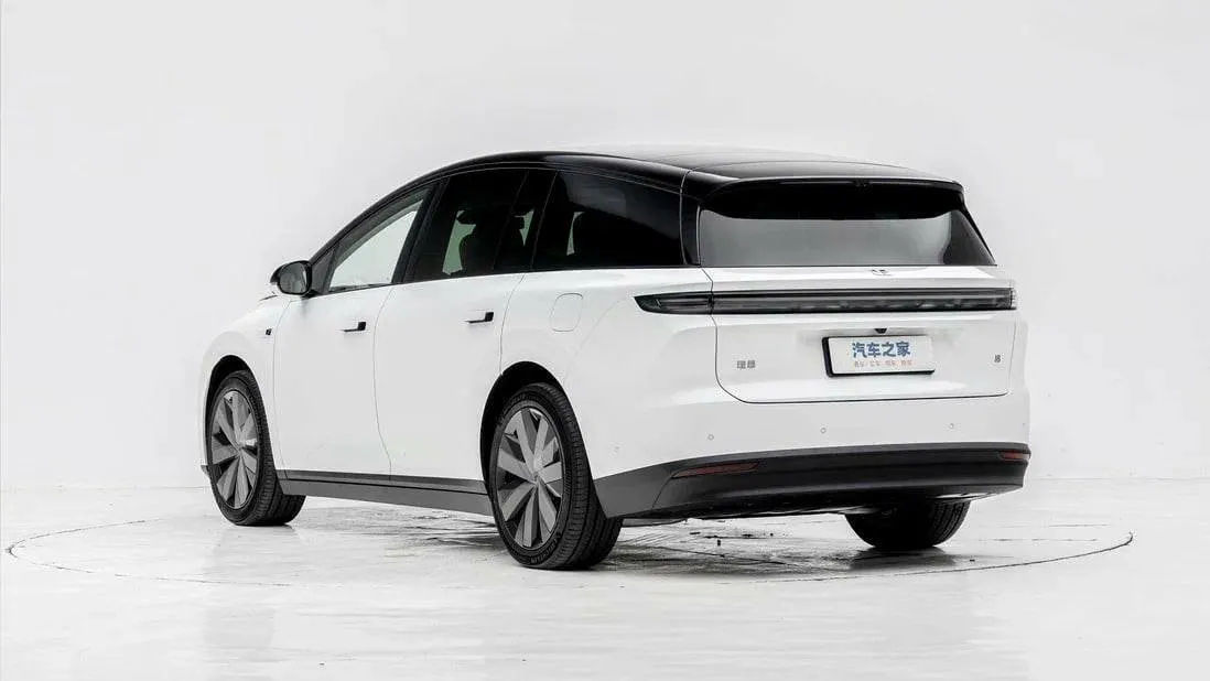 Для Li Auto i8 оставили одну комплектацию. Это спровоцировало ажиотажный спрос