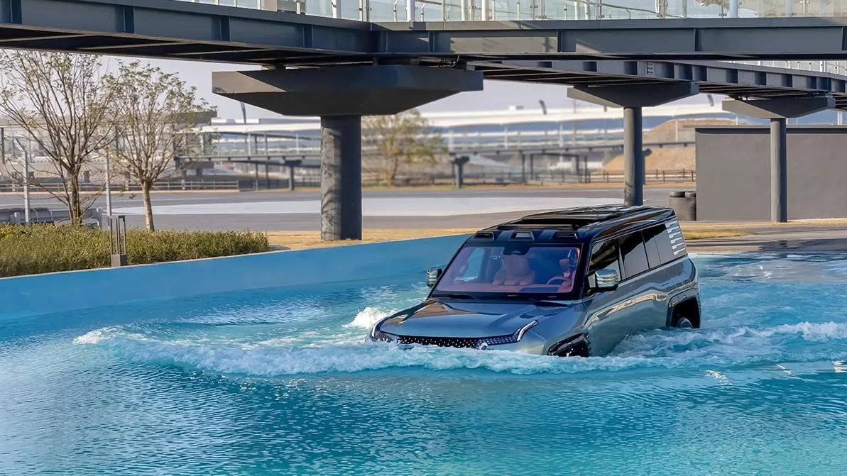 BYD открыл парк развлечений, где можно «убивать» внедорожники