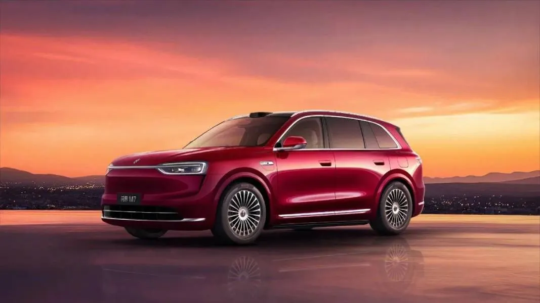 Большой кроссовер Aito M7 бьёт рекорды дальнобойности и продаж