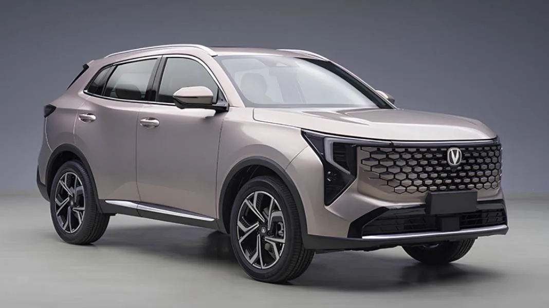 Кроссовер Changan CS55 Plus нового поколения сменил имидж и стал мощнее