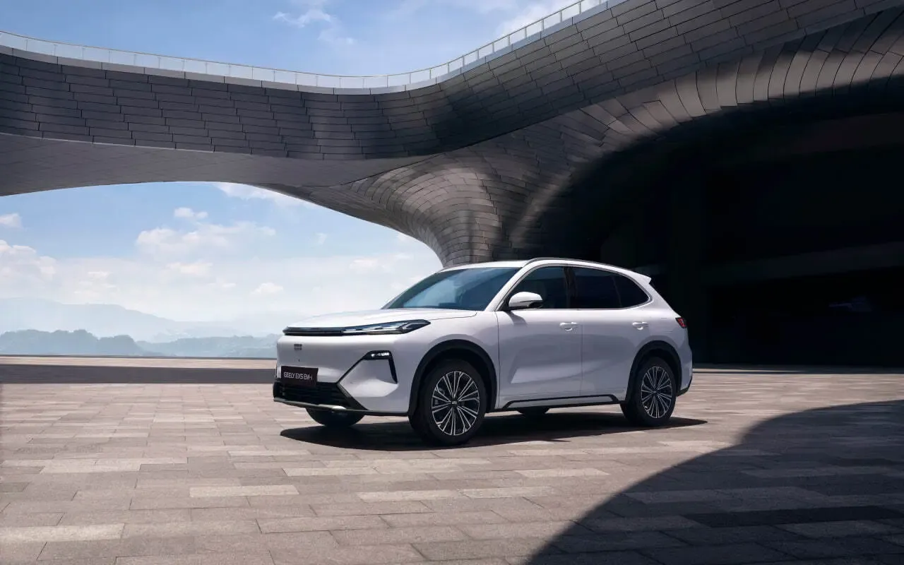 В России сертифицировали гибридный кроссовер Geely Galaxy Starship 7