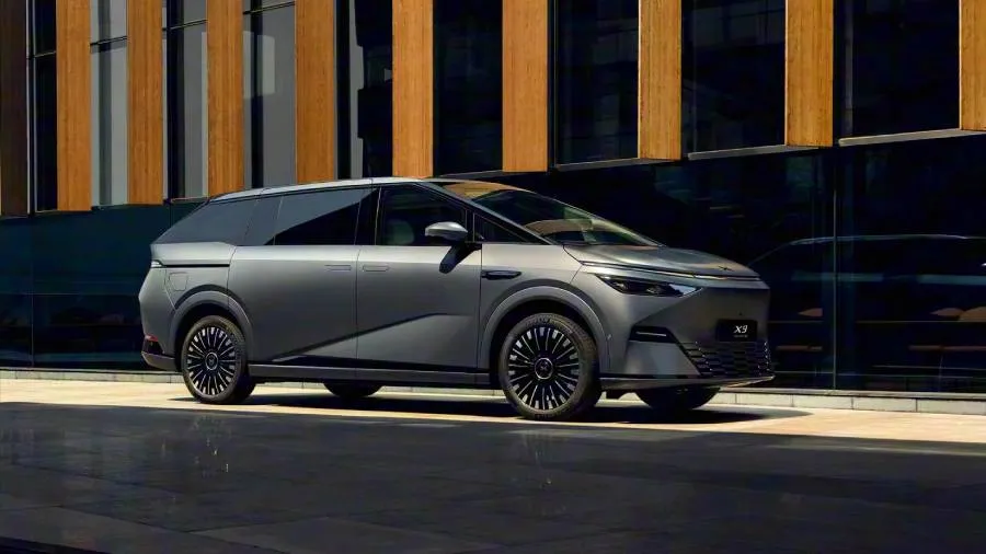 Заявленный запас хода гибридного Xpeng X9 бьёт рекорды
