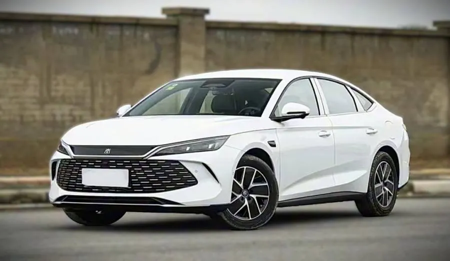 Рекордная дальность и радикальные перемены: cедан BYD Qin L пережил серьёзное обновление