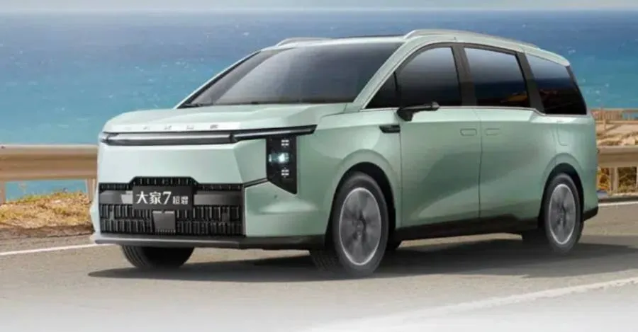 Таксисты Шанхая первыми тестируют электрический Mifa 7 со сменной батареей