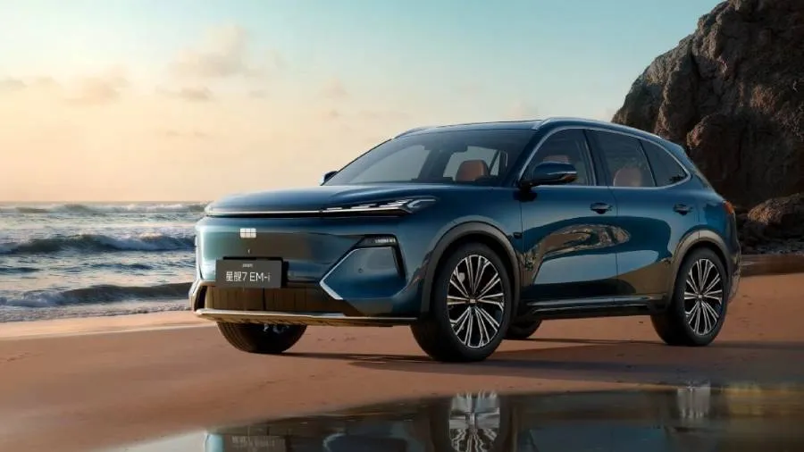 Обновлённый Geely Starship 7 EM-i подорожал, но стал мощнее и технологичнее