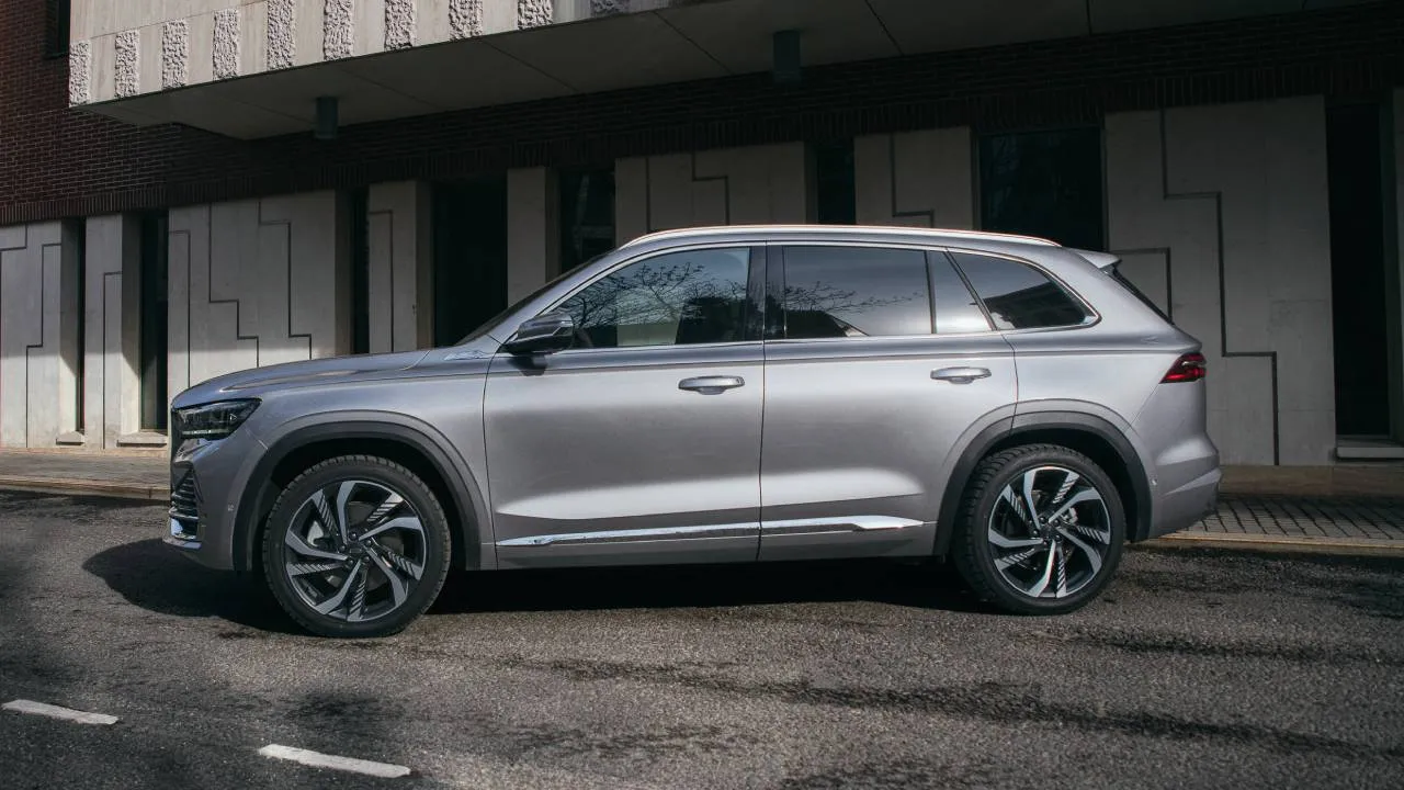 E.N. SERVICE обновит прошивку Geely Monjaro жителям Саратова