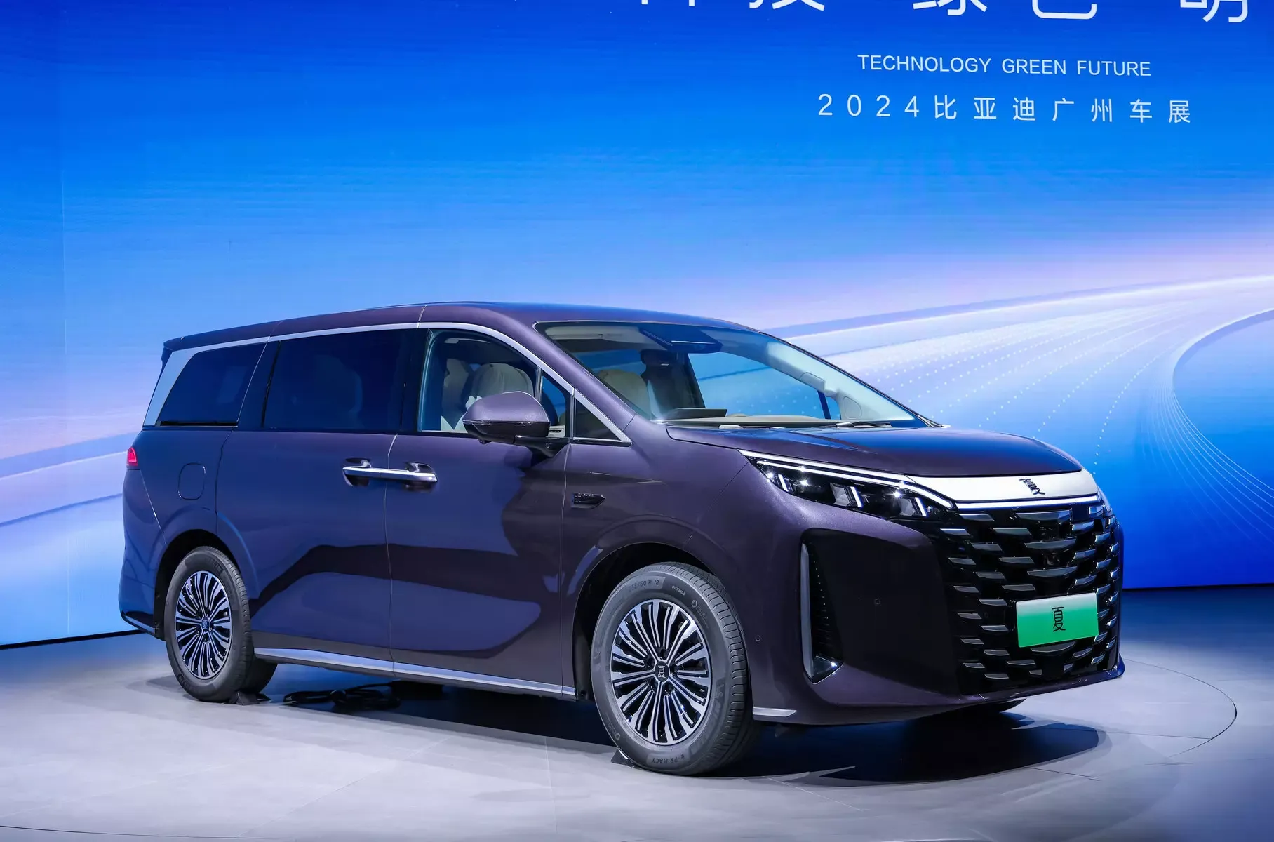 Для солидных господ: представлен роскошный минивэн BYD Xia