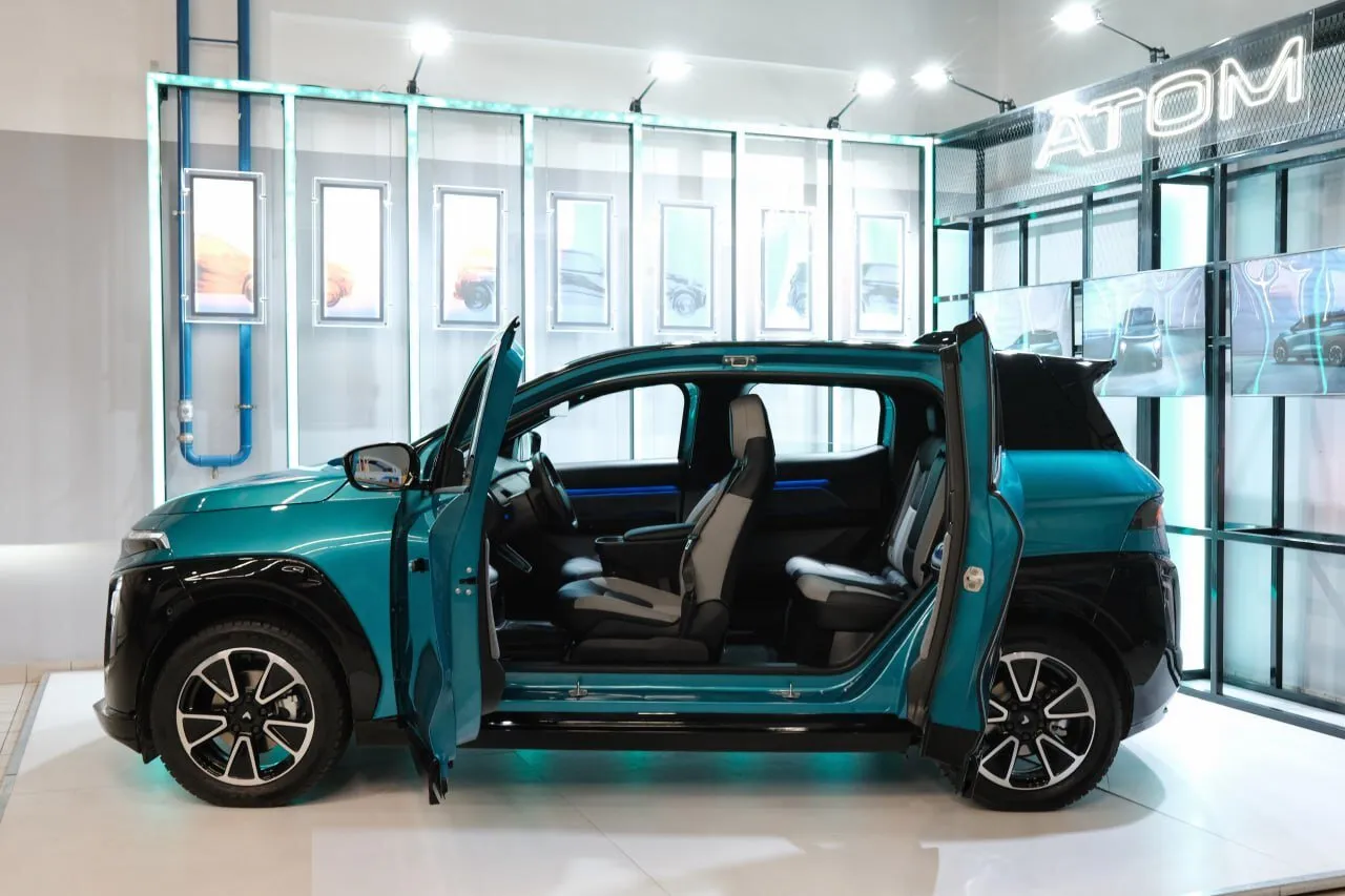 Они ещё живы: стартап «Кама» показал предсерийный электрокар «Атом»