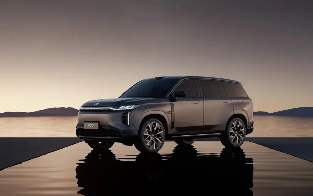 В КНР состоялась премьера большого гибридного кроссовера GAC Trumpchi S7