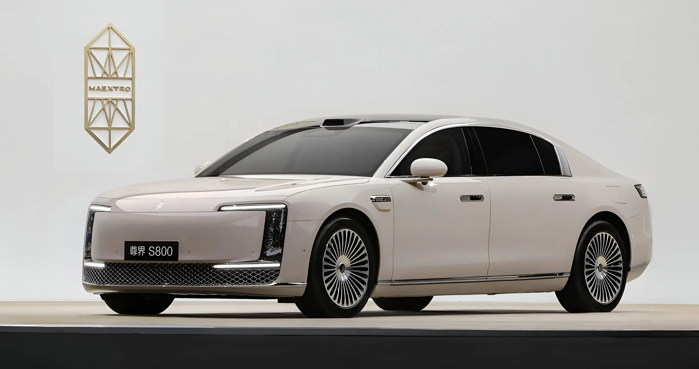 Китайский конкурент Maybach: седан Maextro S800 будет стоить 7 700 000 рублей