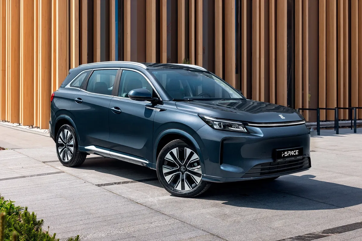 Evolute обновил кроссовер i-Space. Больше мощности, интереснее дизайн, богаче оснащение