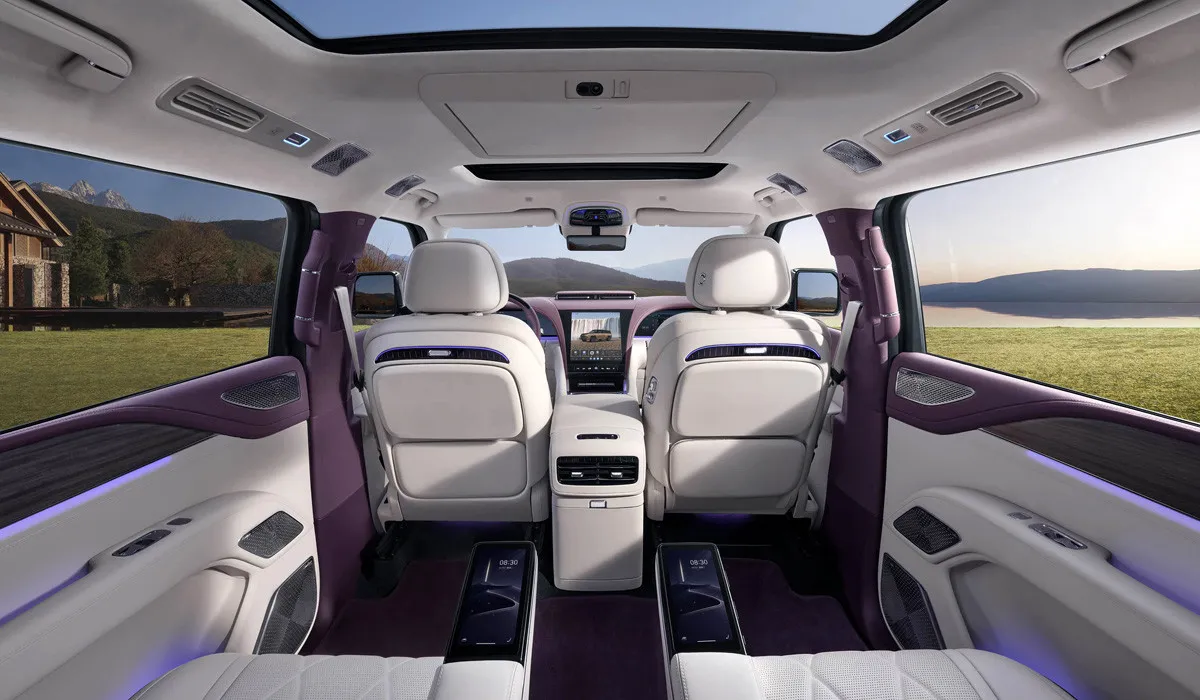 BYD готовит ультрароскошный кроссовер Yangwang U8L. Показаны первые фото интерьера