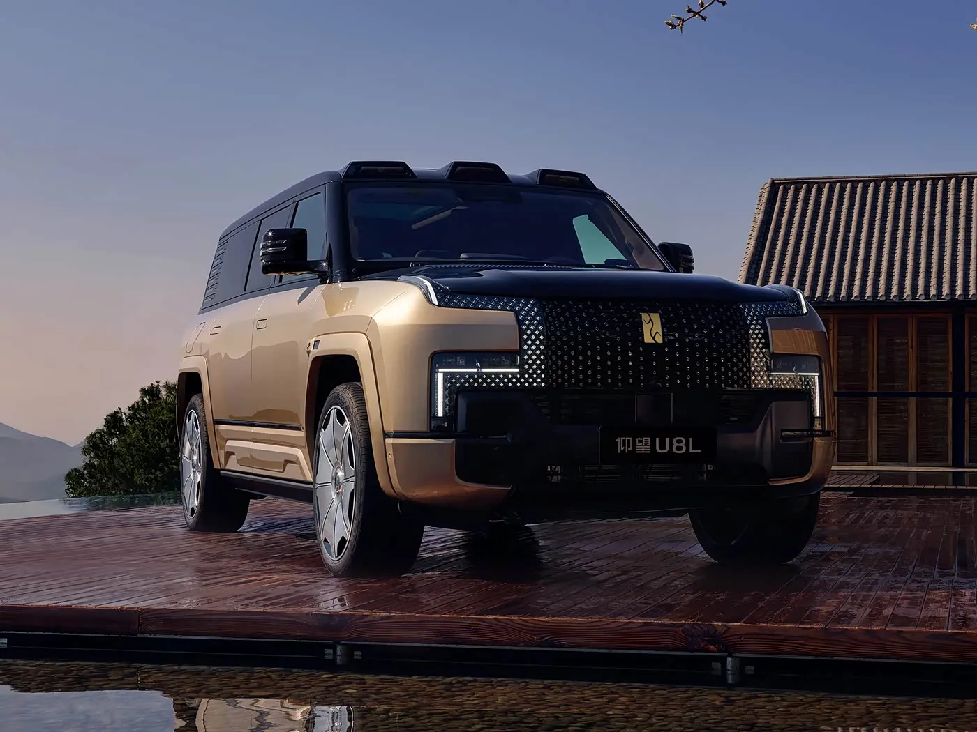 Yangwang U8 L Dingshi Edition: в продаже появился 5,4-метровый внедорожник, отделанный золотом