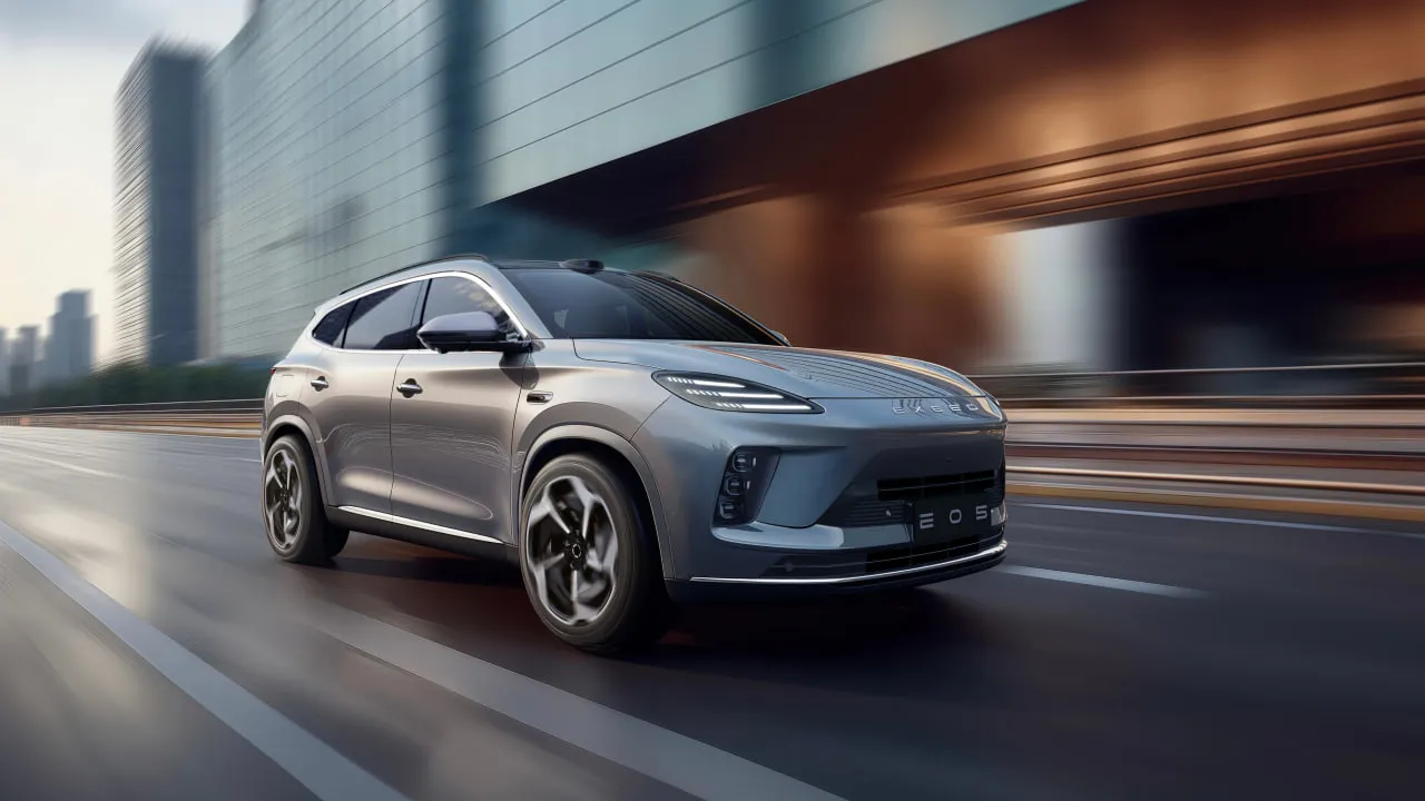 Похож на Porsche: Exeed показал новый кроссовер Exlantix E05