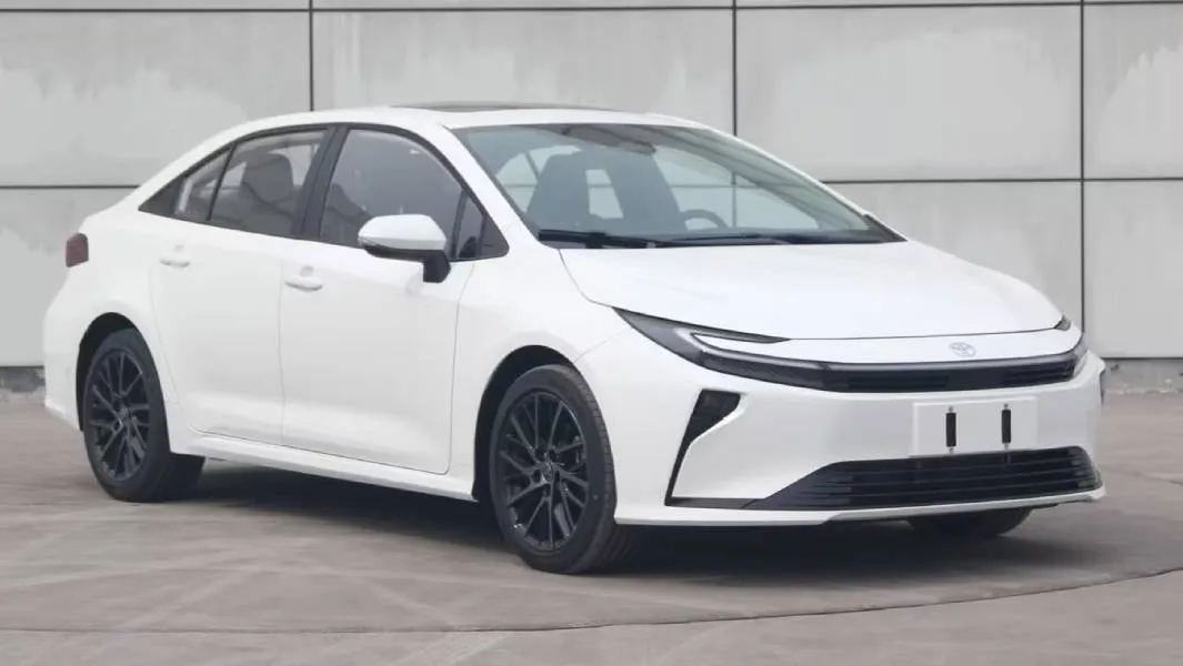FAW-Toyota анонсировало седан Corolla после рестайлинга и новую версию RAV4 для Китая