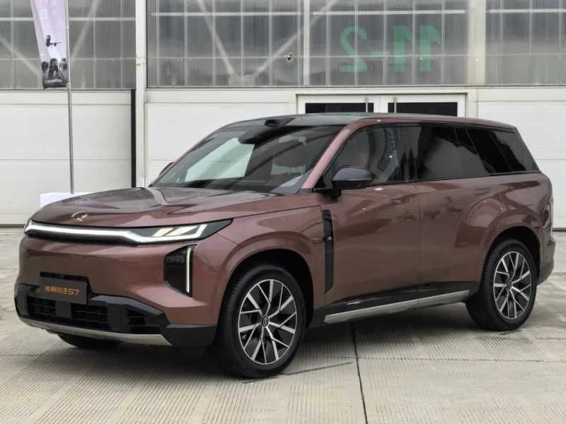 GAC представил гибридный кроссовер S7 для России