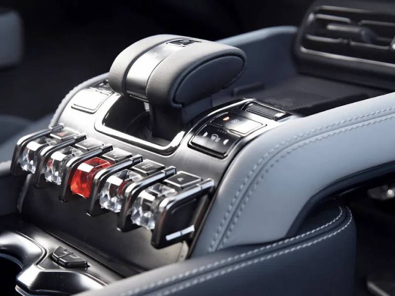 Власти в Китае требуют вернуть в машины традиционные кнопки