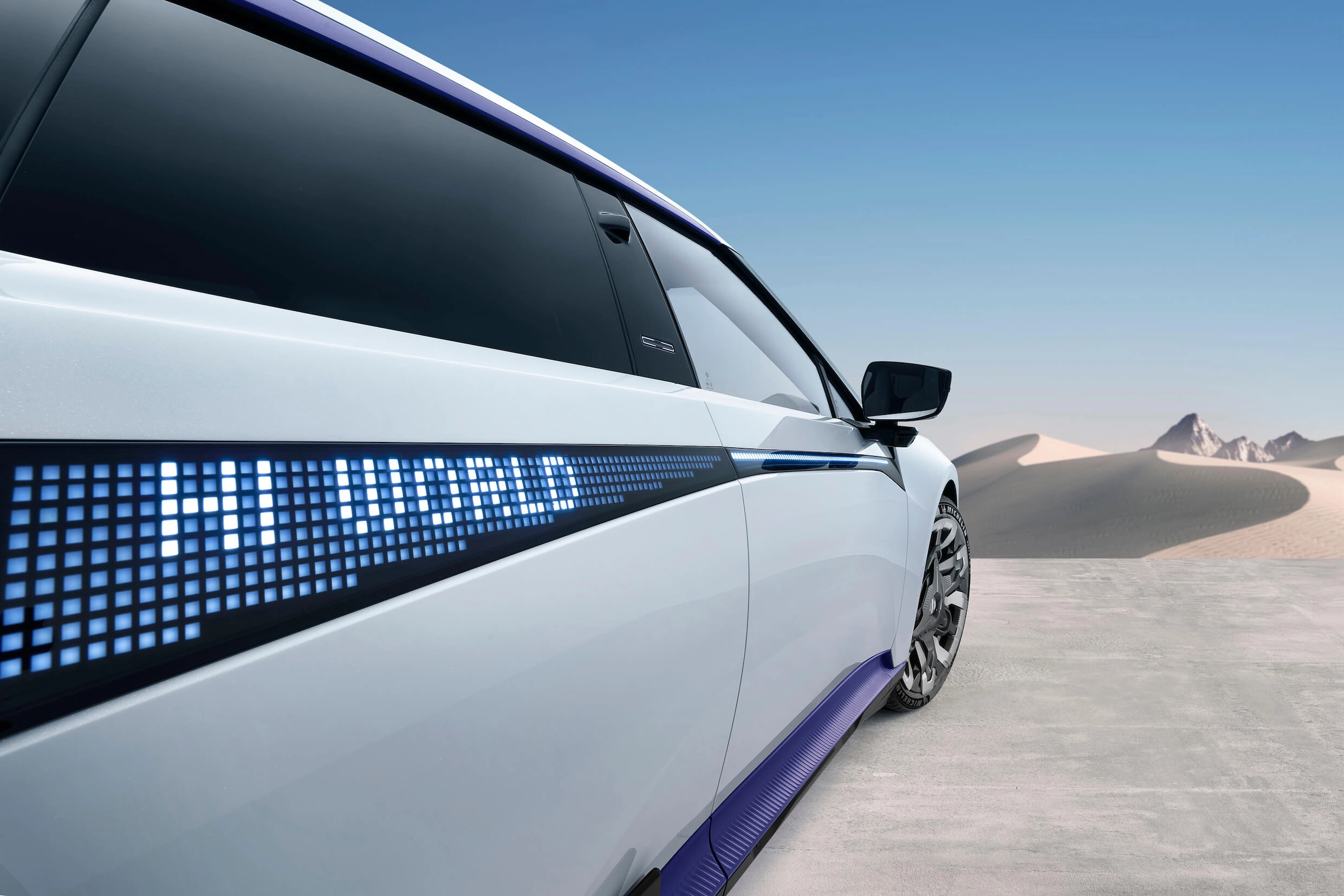 Боковой интеллектуальный дисплей с 1314 светодиодами