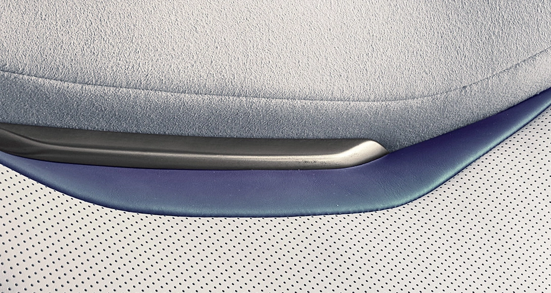 Голографически подсвеченная кожа Nappa с перламутровым покрытием