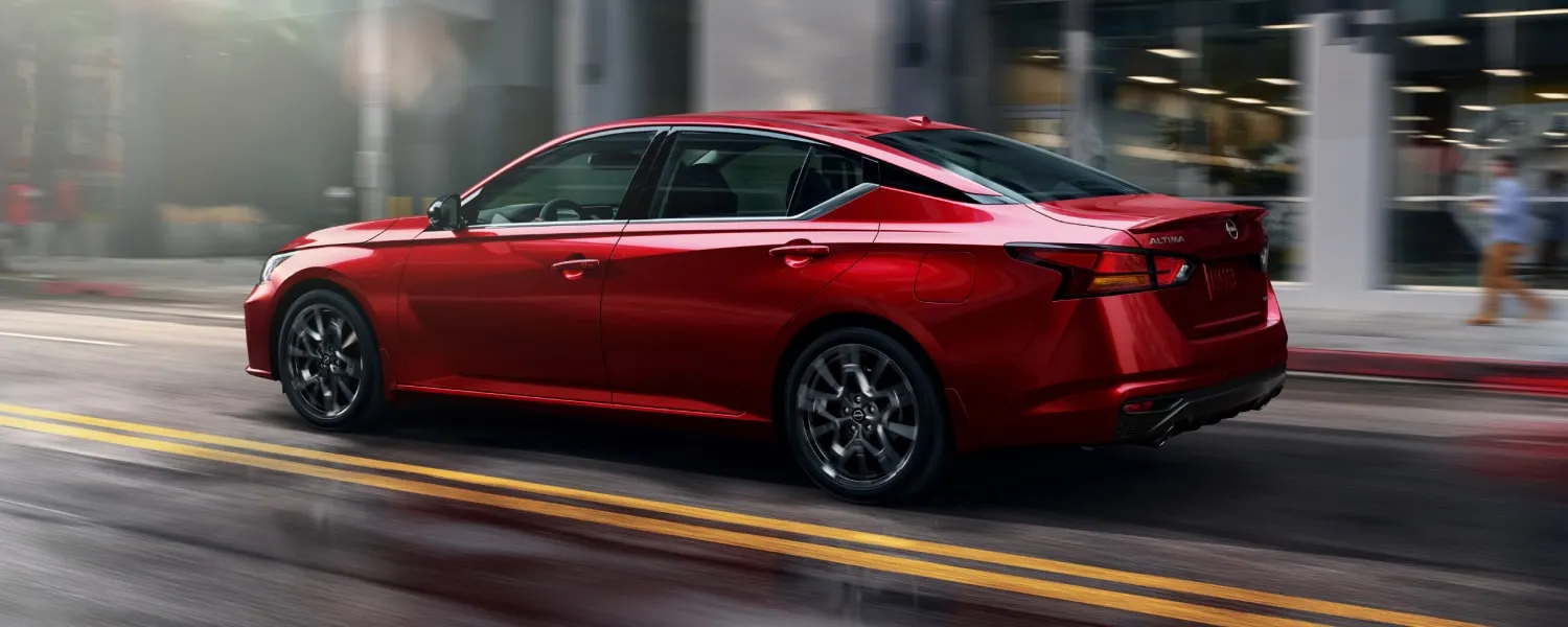 Nissan Altima: купить элегантный седан