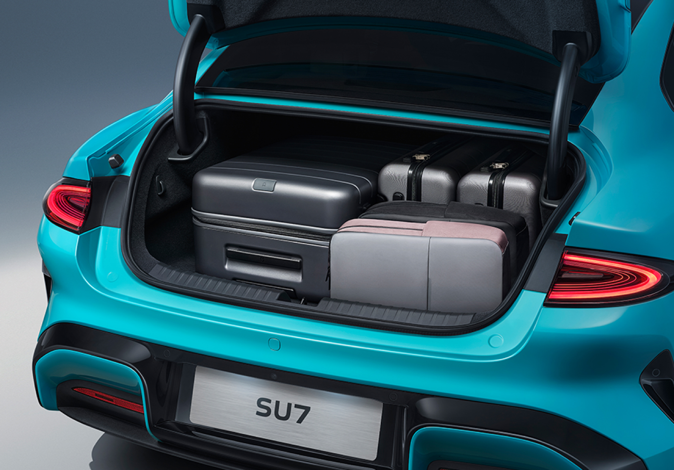 Задний багажник объемом 517л