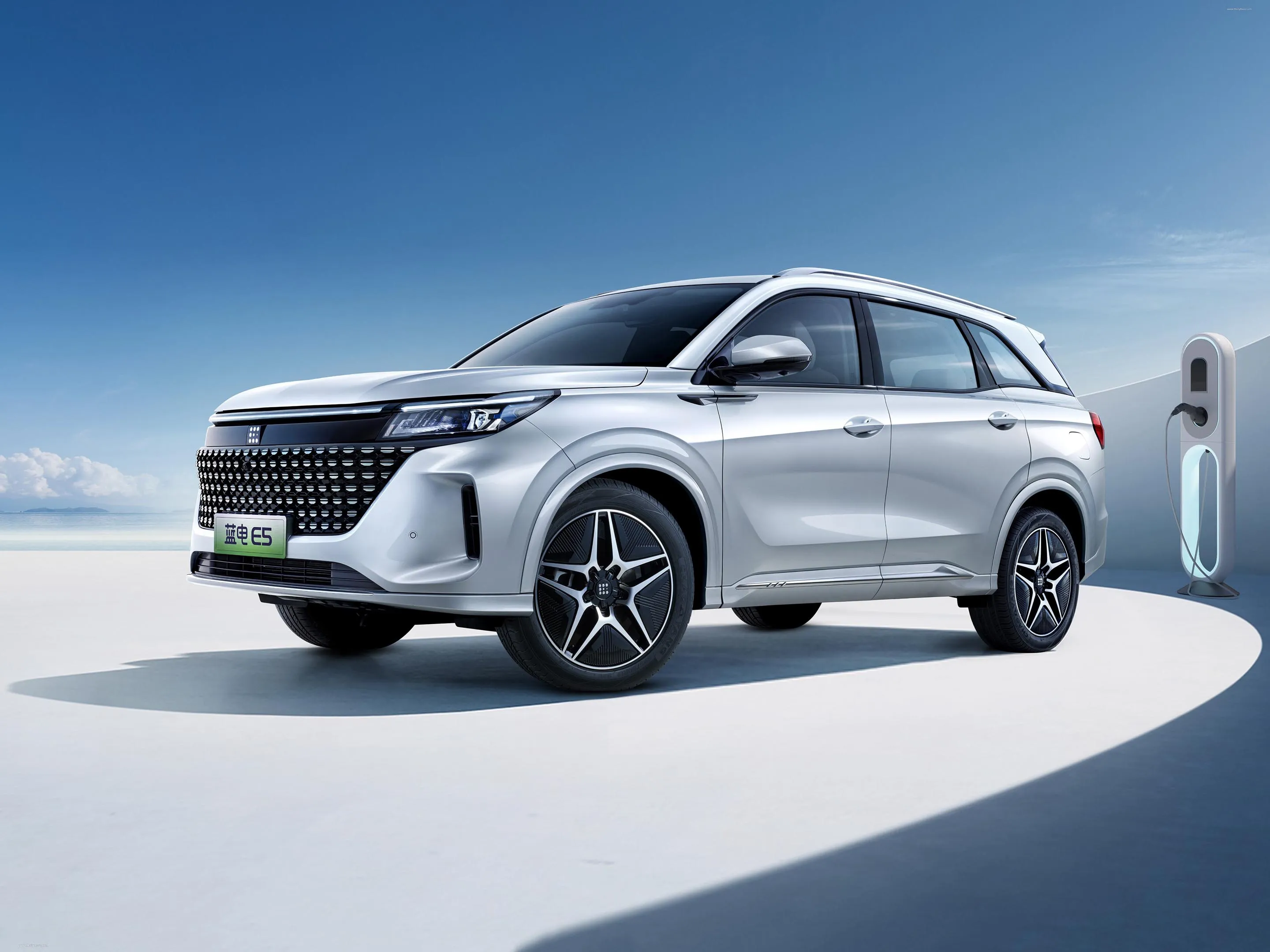 Dongfeng Landian E5: купить семиместный кроссовер