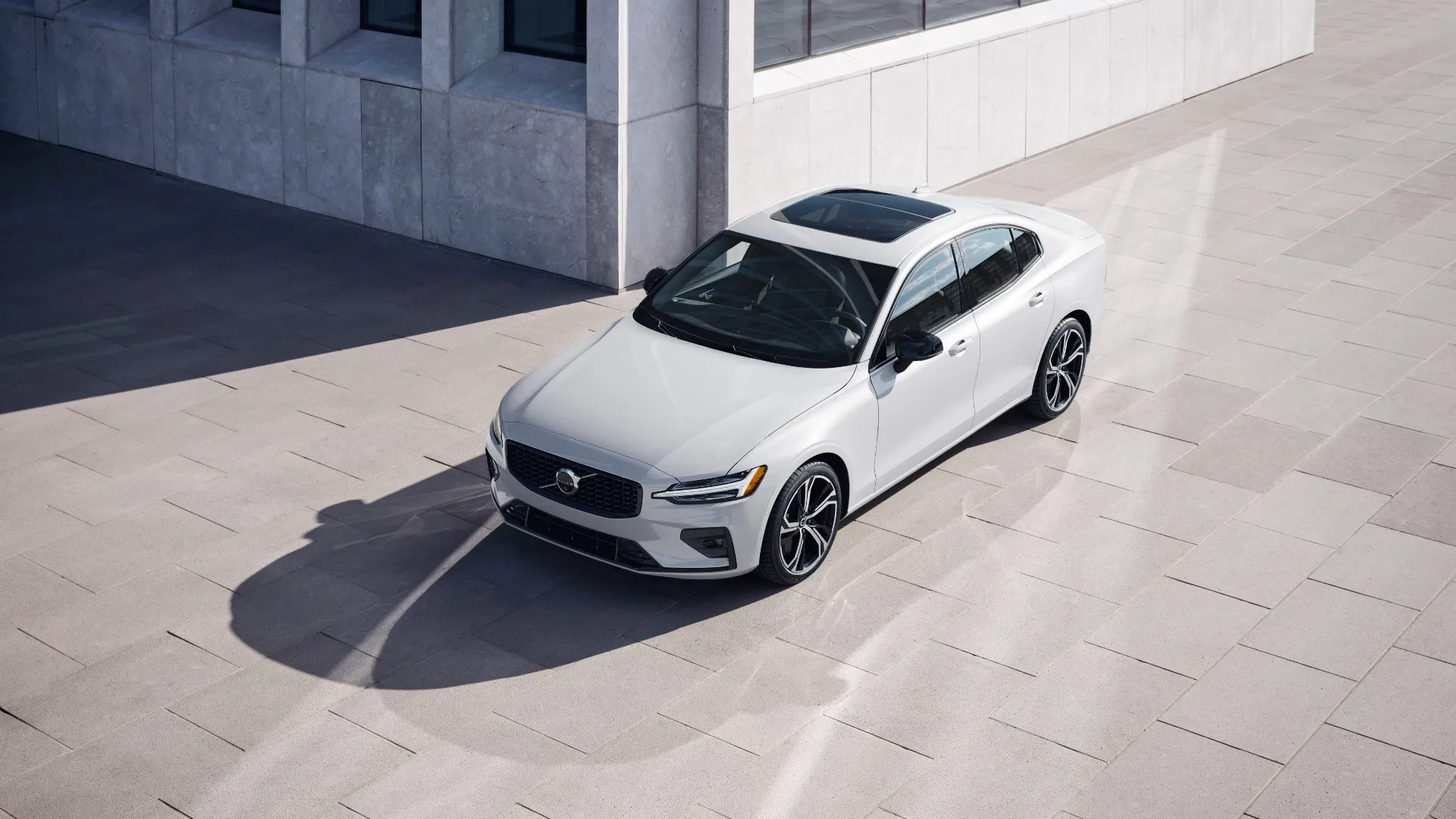 Volvo S60: премиум-седан с гибридной технологией