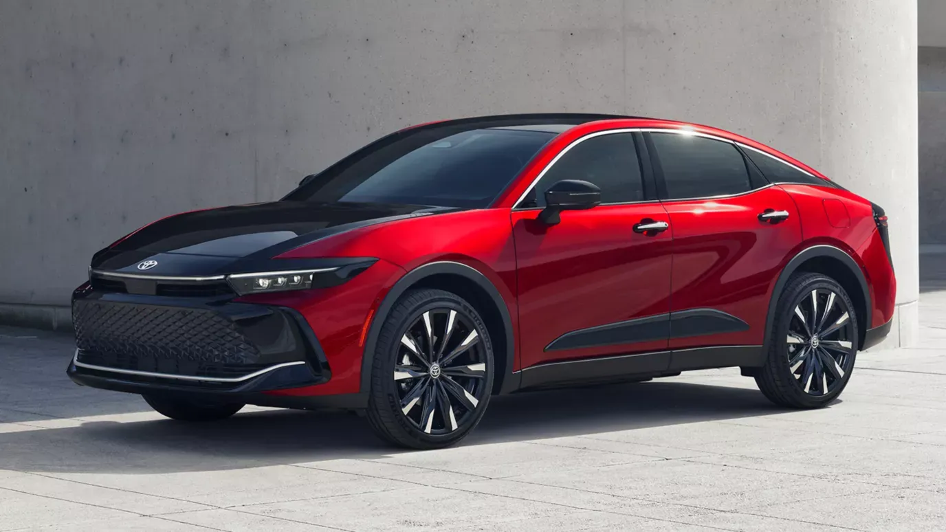 oyota Crown: легендарный премиальный седан