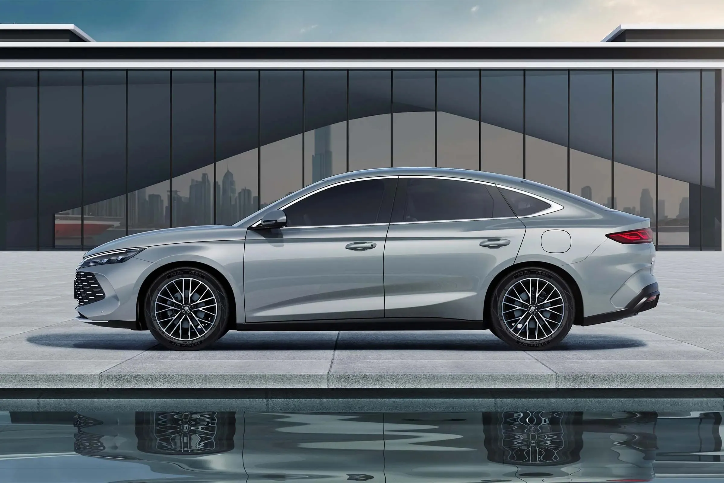 BYD QIN L 2025 года — один из лучших среднеразмерных седанов