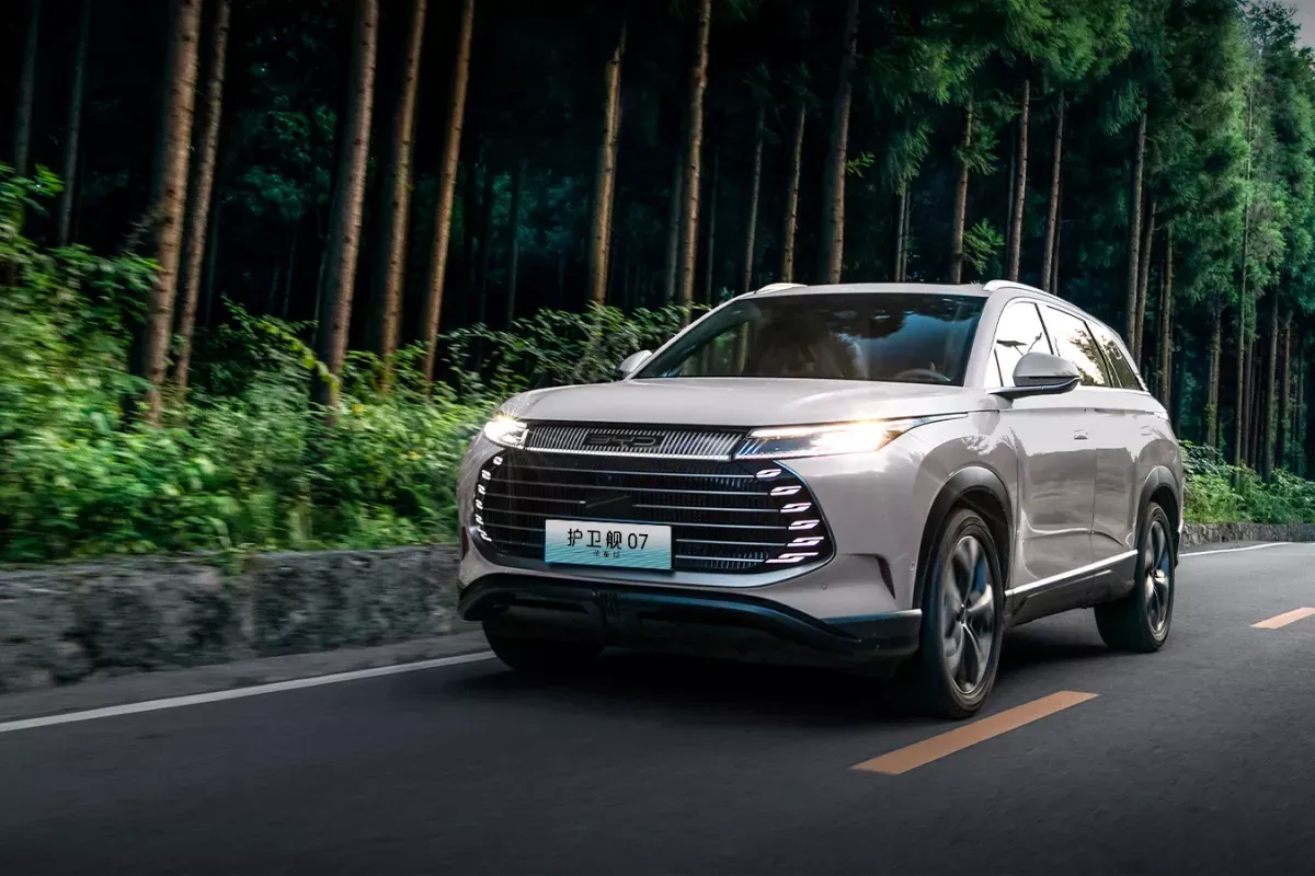 BYD Frigate 07 DM-i: Флагманский гибрид нового поколения