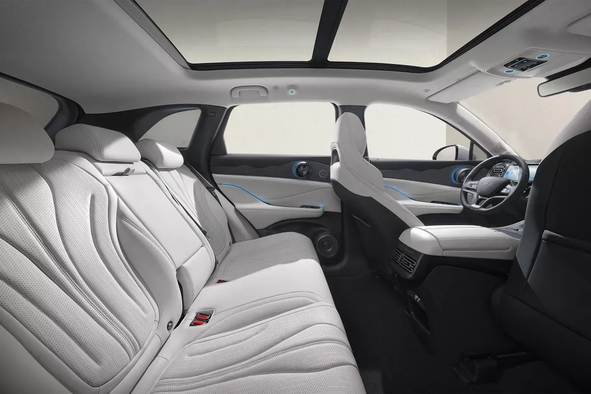 Дизайн и мультимедиа BYD Frigate 07 DM-i