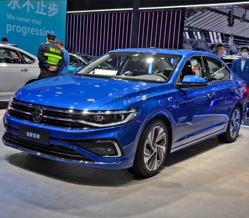 Volkswagen Bora: купить компактный седан