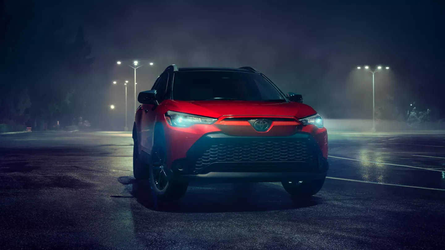 Toyota Corolla Cross: купить компактный кроссовер нового поколения