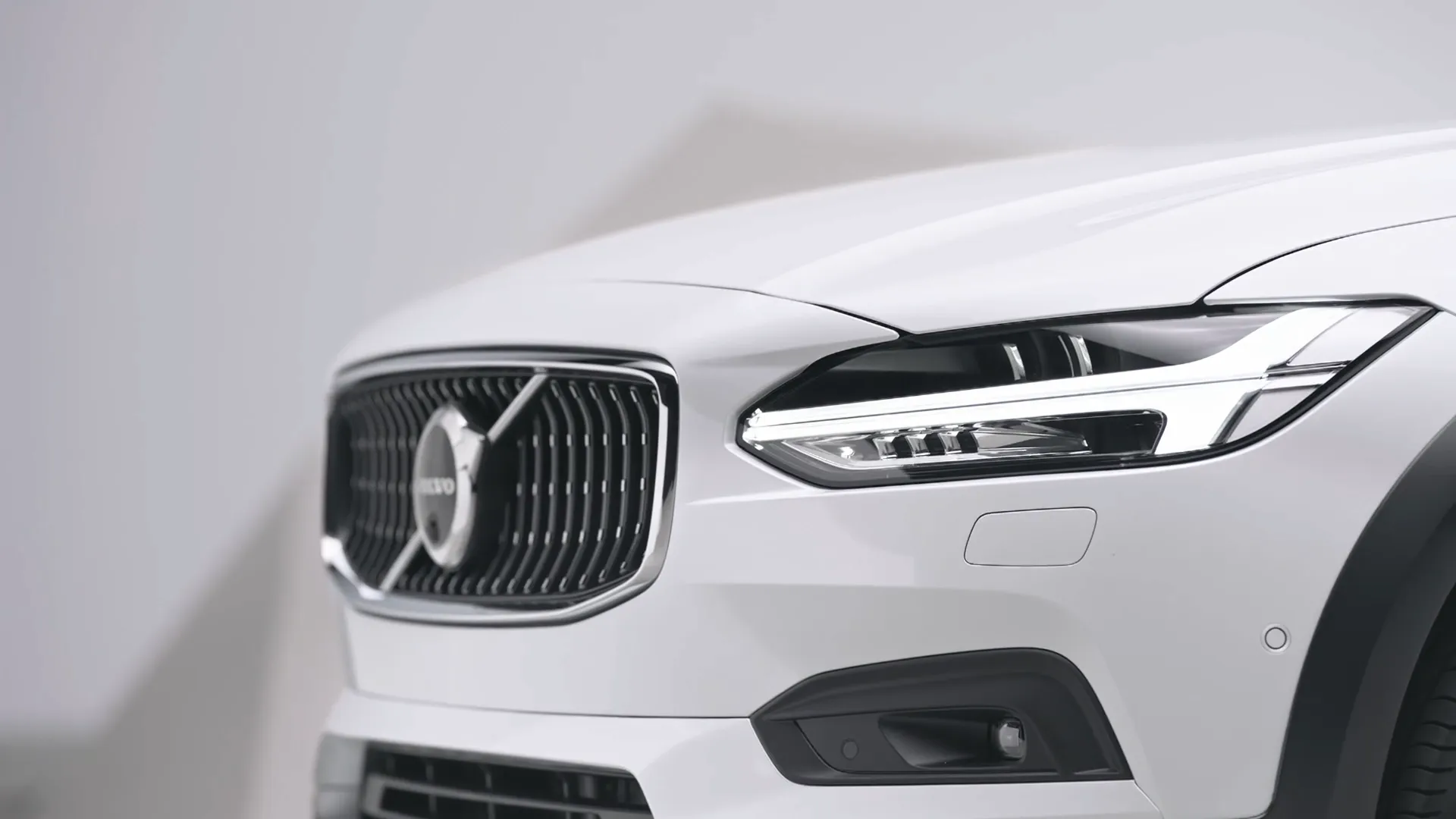 Volvo V90 Cross Country B5: купить современный универсал