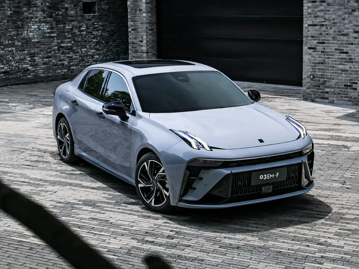 Lynk &amp; Co 03 2025 года: быстрый, мощный, технологичный