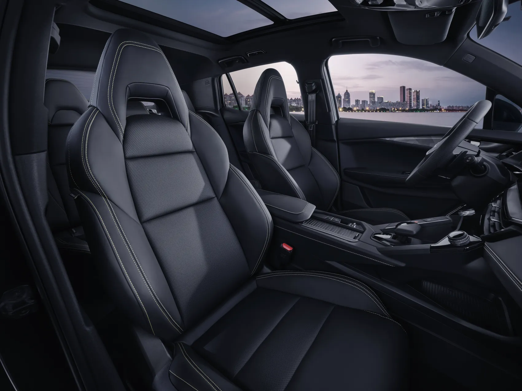 Дизайн и интерьер Lynk &amp; Co 06