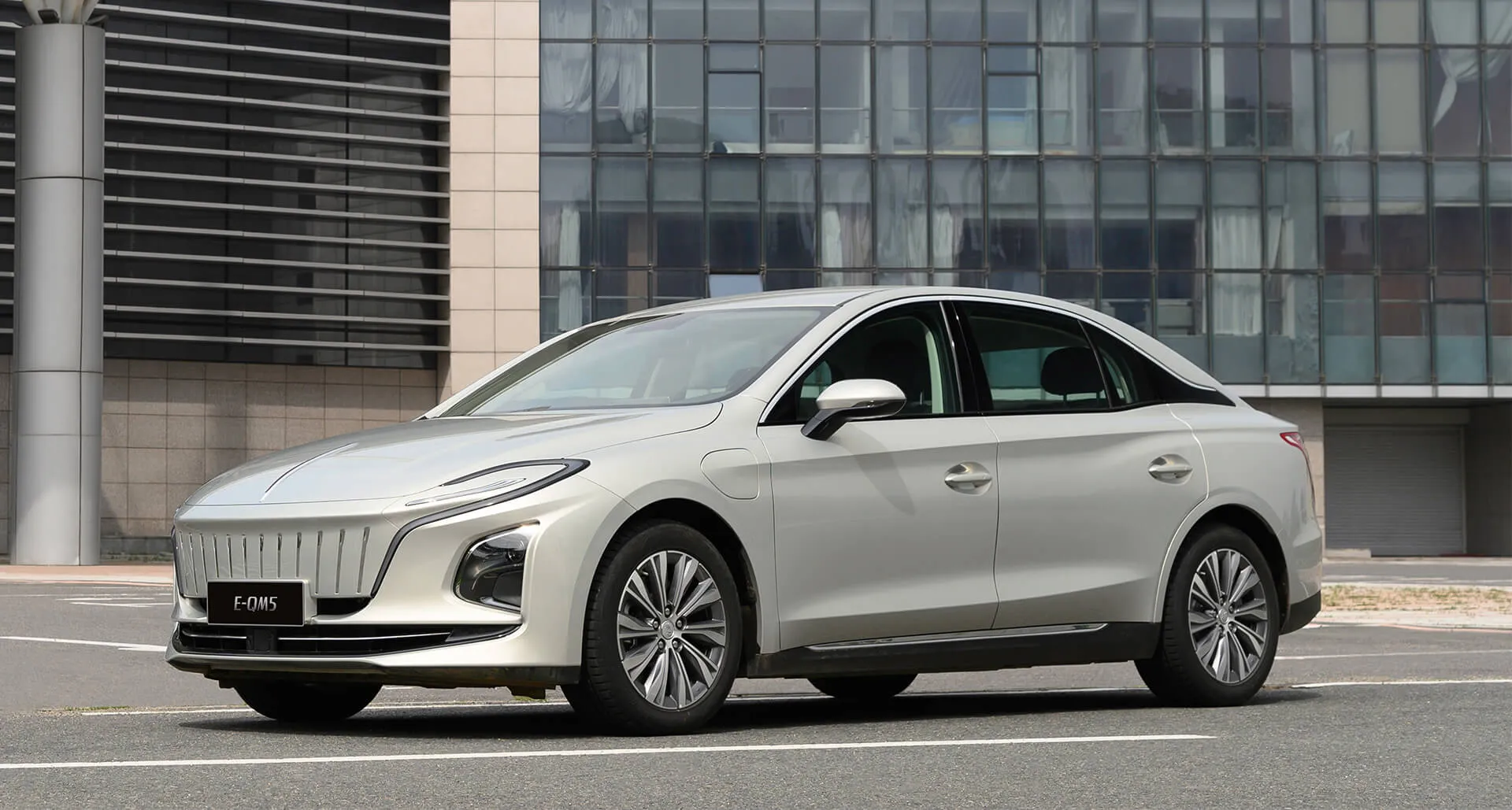 Hongqi E-QM5: купить представительский седан