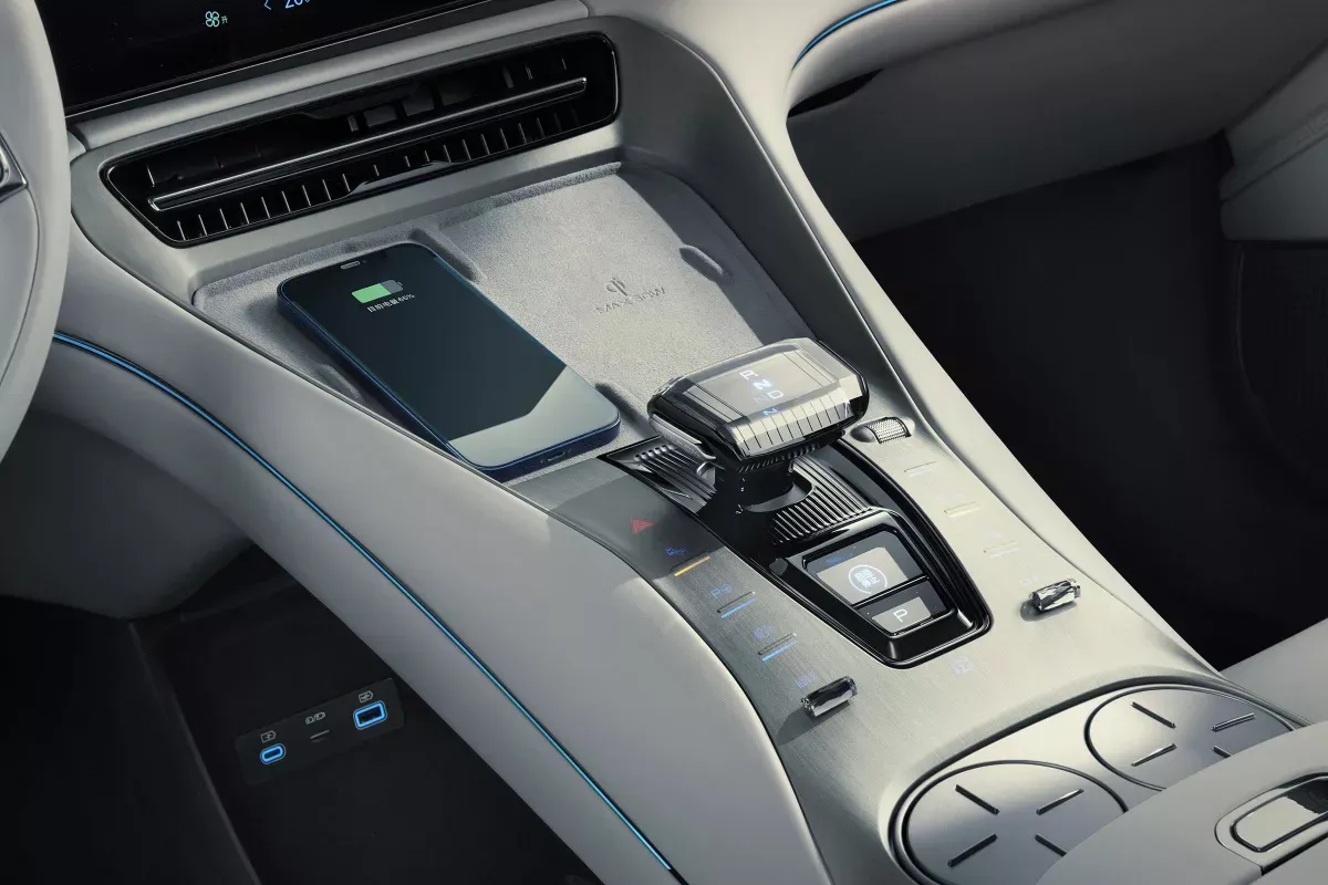 Новые технологии Denza N7