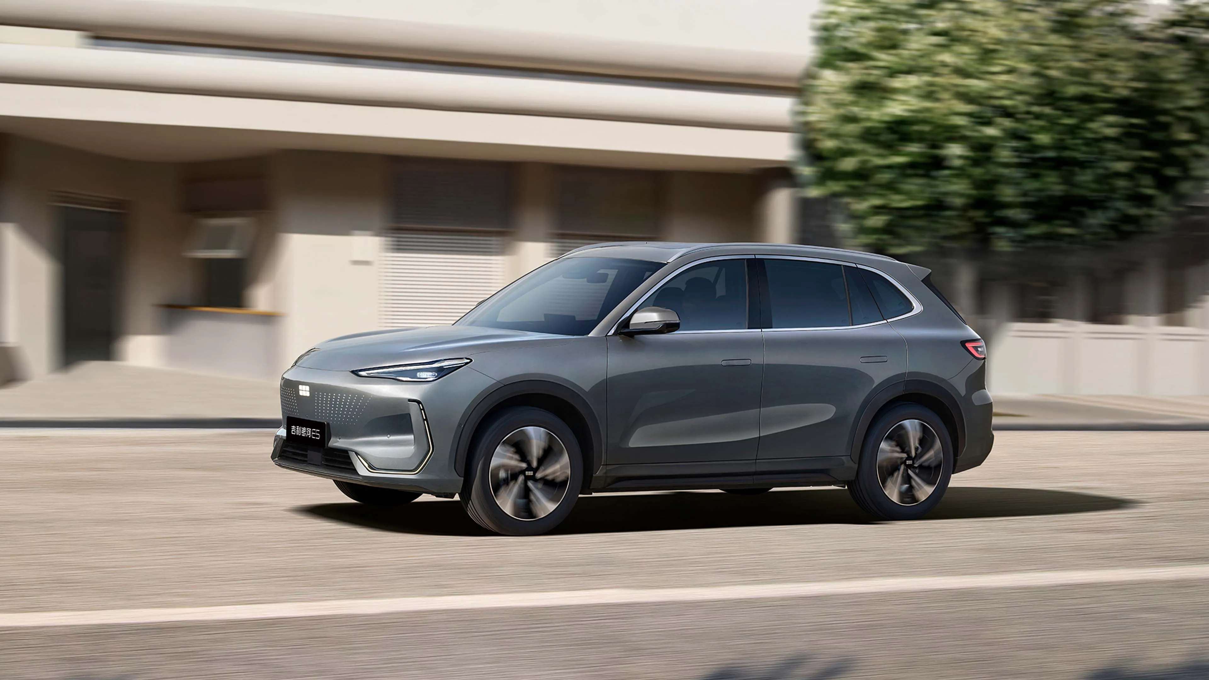 Geely Galaxy E5: универсальный кроссовер с хорошим запасом хода